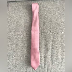 Man boohoo pink silk skinny  tie